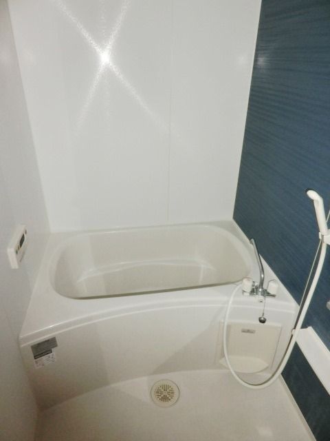 バス・シャワールーム　追い焚き付きのバスルームです