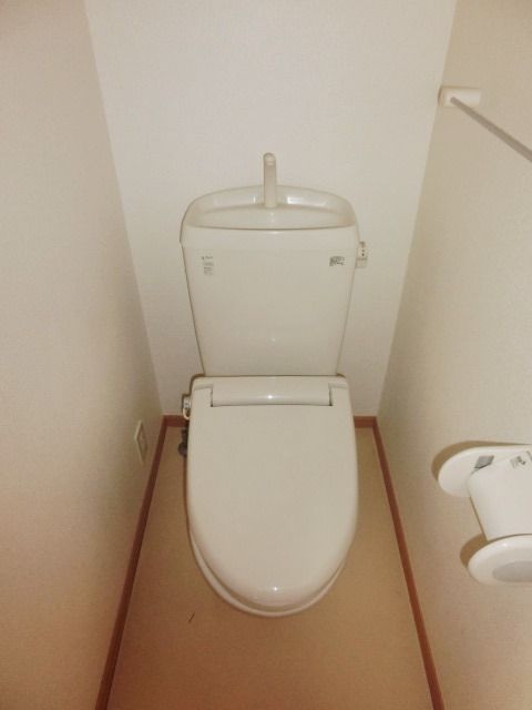 トイレ　清潔感のあるトイレです
