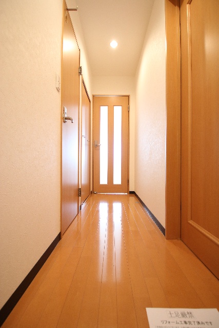 玄関　※別室の参考写真の為、現況優先です。