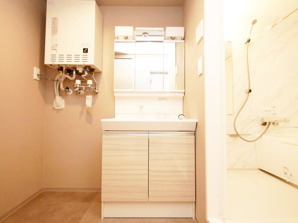 洗面設備　シャワードレッサー付きです！