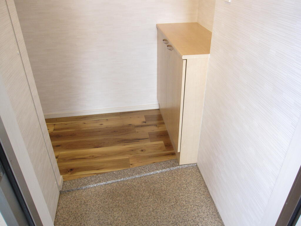 玄関　※他のお部屋の内観です※