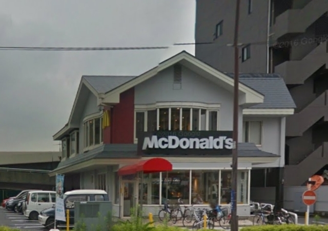 飲食店　マクドナルド15号新子安店（飲食店）まで812m