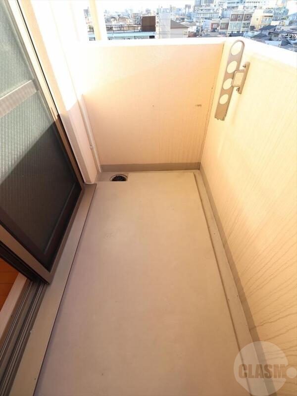 バルコニー　明るいバルコニー