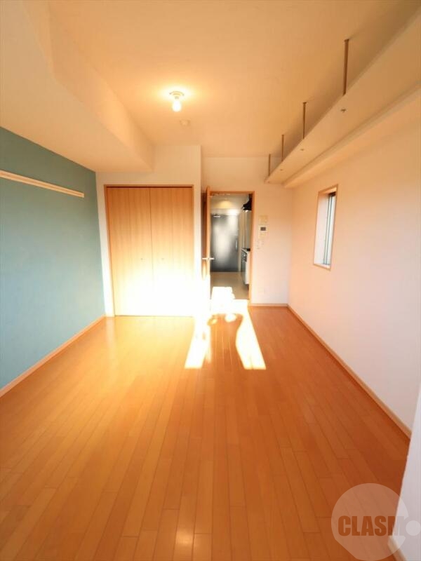 居室・リビング　約８帖の洋室です