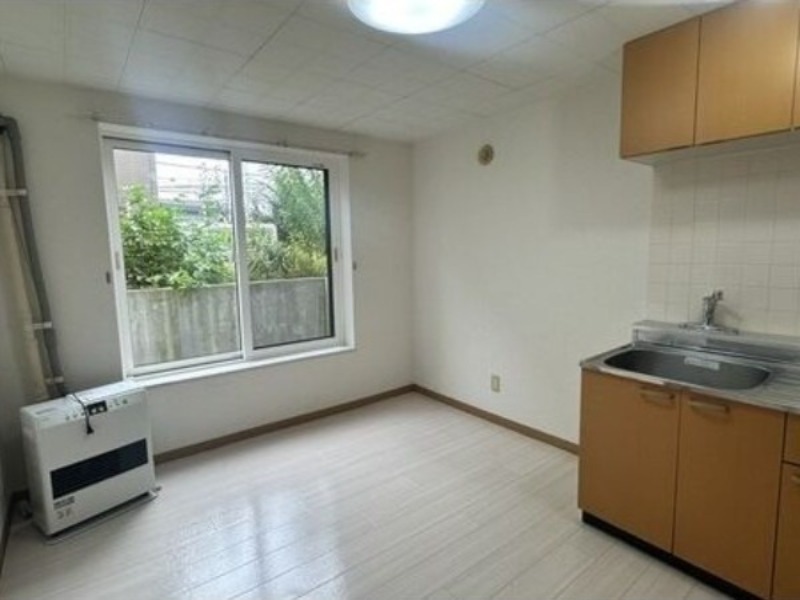 居室・リビング　退去予定につき同タイプ別号室の画像です。