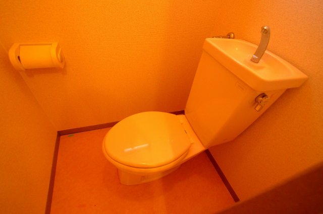 トイレ　バストイレ別です☆