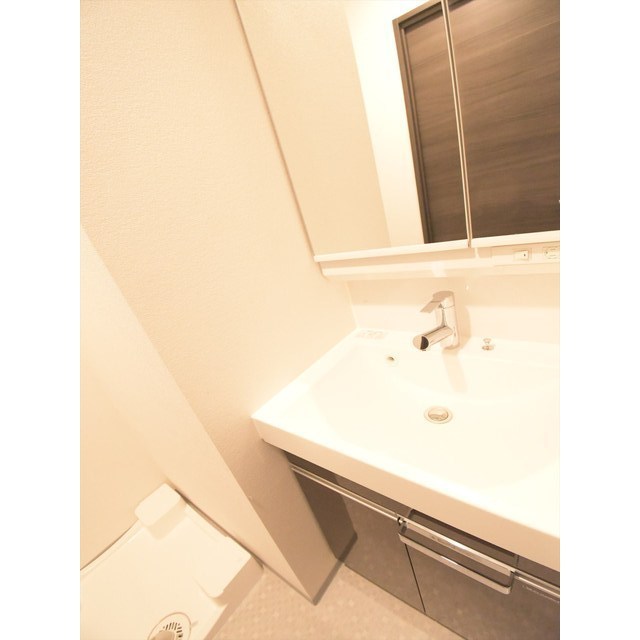 洗面設備　ゆったりとスペースのある洗面所