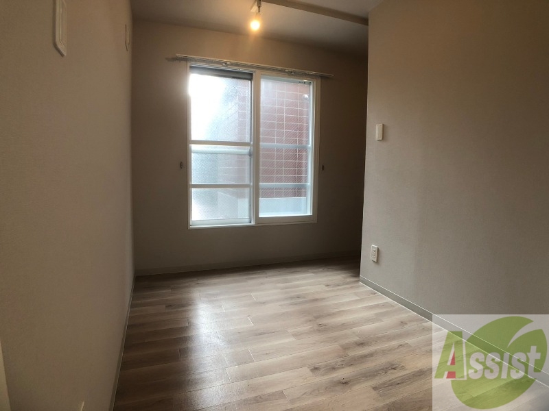 その他部屋・スペース　洋室を撮影しました。日射しがあり明るい印象。