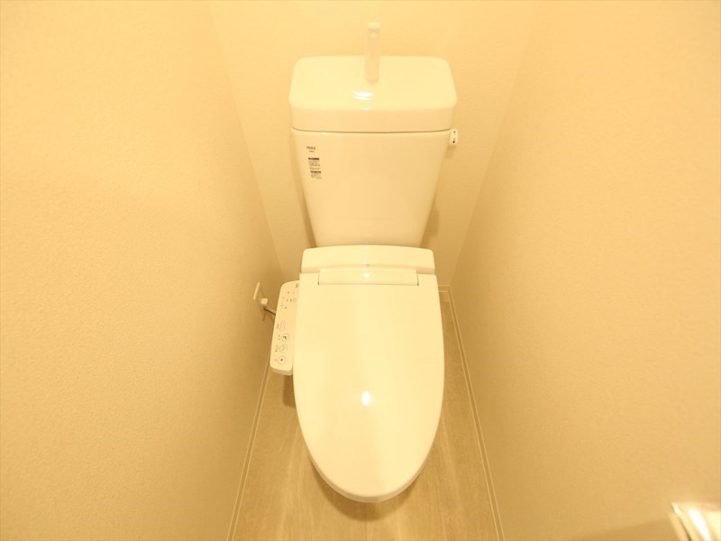 トイレ　温水洗浄暖房便座付トイレ