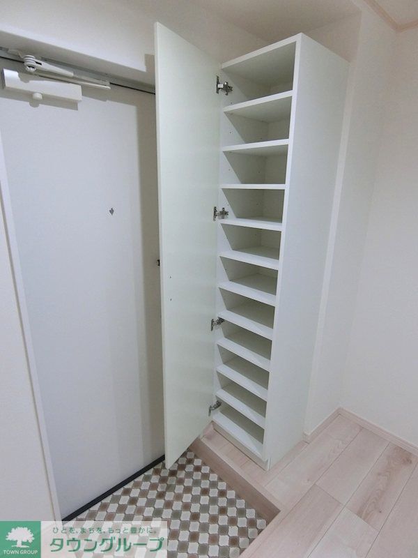 玄関　シューズボックスは棚の高さが調節可能でブーツも置けます！室…