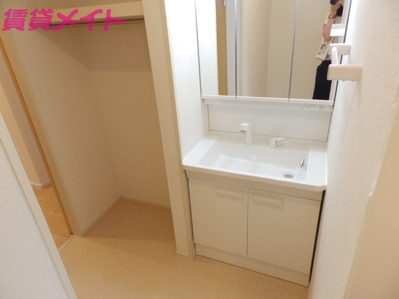 洗面設備　同タイプ部屋写真です。