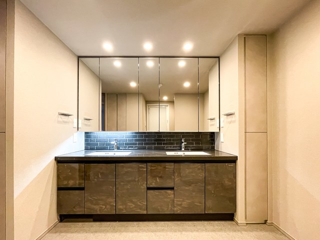 洗面設備　※写真は同タイプ住戸です。