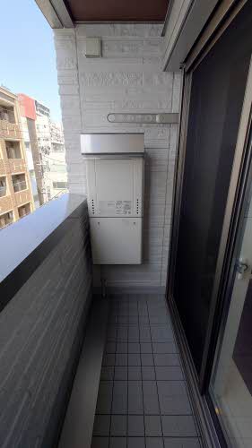 バルコニー　暖かな日差しのふりそそぐバルコニー