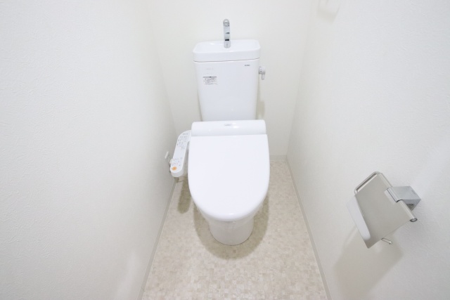 トイレ　※別室の参考写真の為、現況優先です。