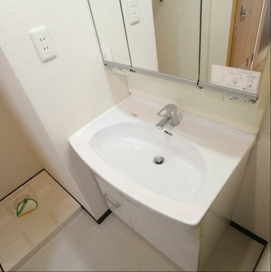 洗面設備　使いやすい独立洗面台です