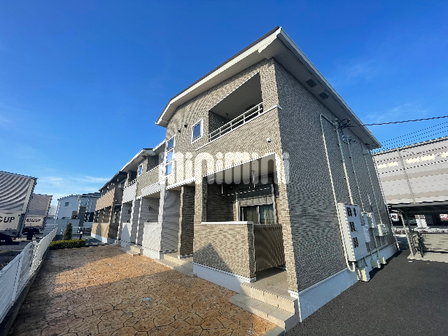 建物外観　落ち着いた色合いの外観。