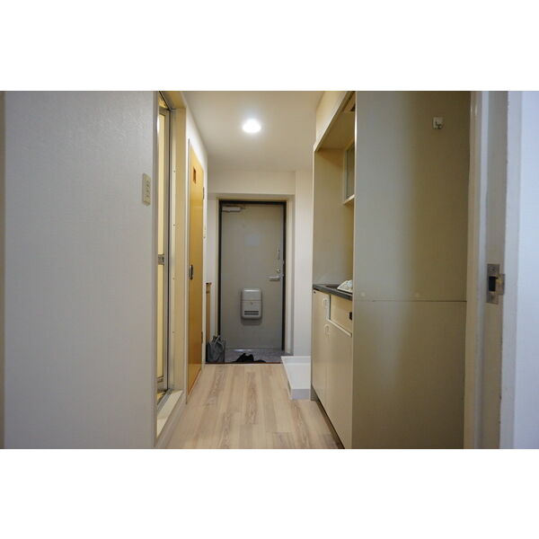 玄関　※別室の参考写真の為、現況優先です。