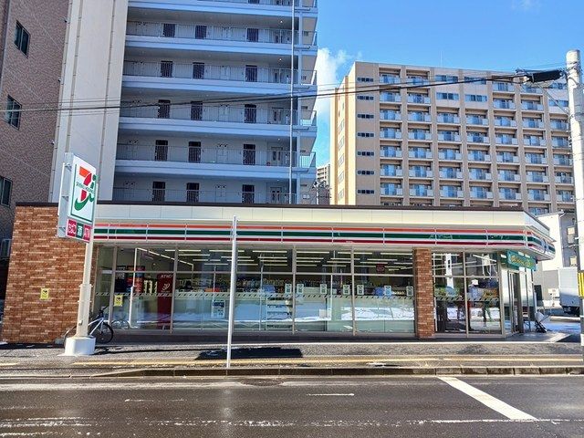 コンビニ　セブンイレブン（コンビニ）まで20m