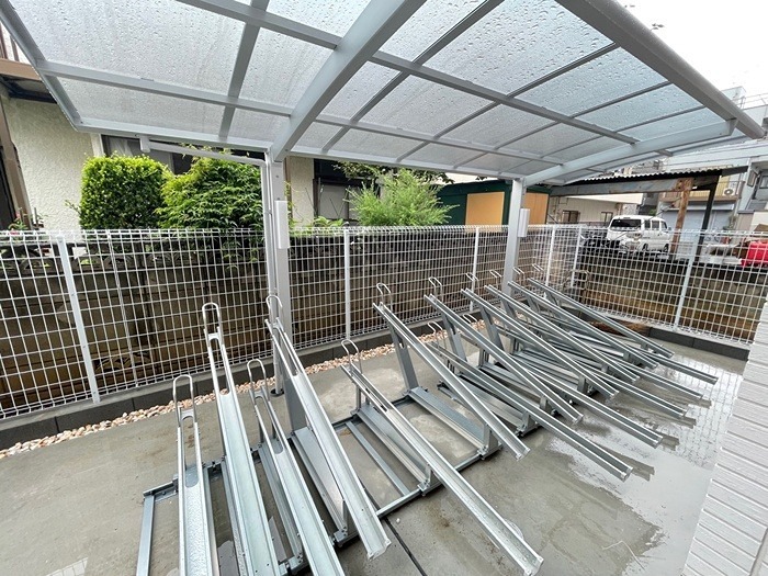駐車場　屋根付きの駐輪場です
