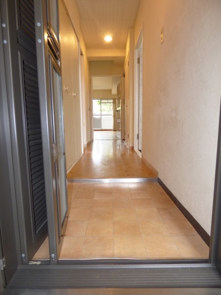 玄関　※別のお部屋の写真です