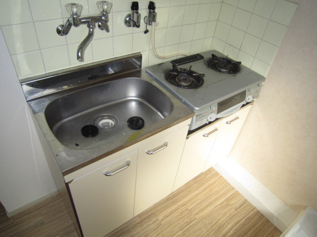 キッチン　コンパクトなキッチンで掃除もラクラク