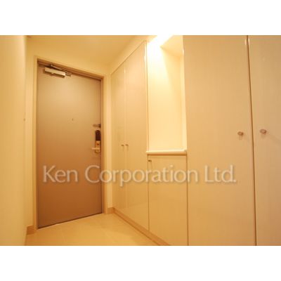 玄関　同タイプ19階のお部屋を撮影。仕様が異なることがあります。