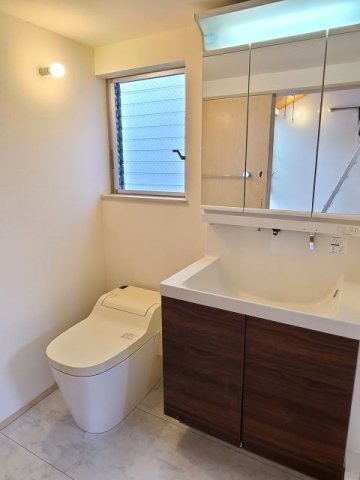 洗面設備　身支度に欠かせない独立洗面台♪