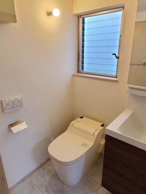 トイレ　嬉しい温水洗浄便座♪