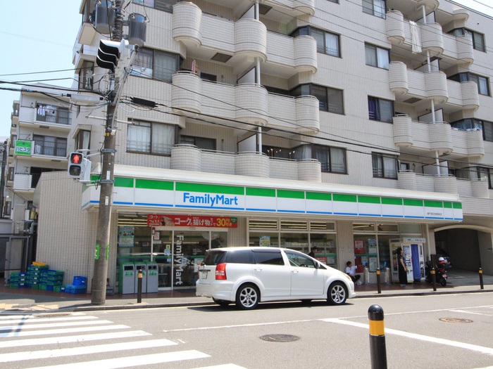 コンビニ　ファミリーマート（コンビニ）まで390m