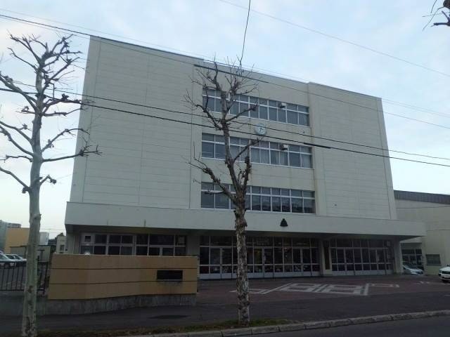 中学校　札幌市立日章中学校（中学校）まで1893m