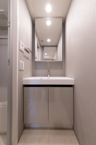 洗面設備　独立洗面化粧台付き