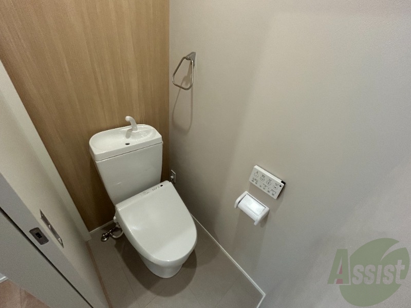 トイレ　トイレはウォシュレット機能付きです。安心して使用できますね。