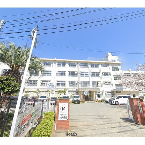 小学校　福岡市立若久小学校（小学校）まで807m