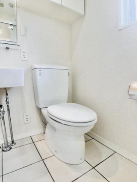 トイレ　※同仕様写真含む