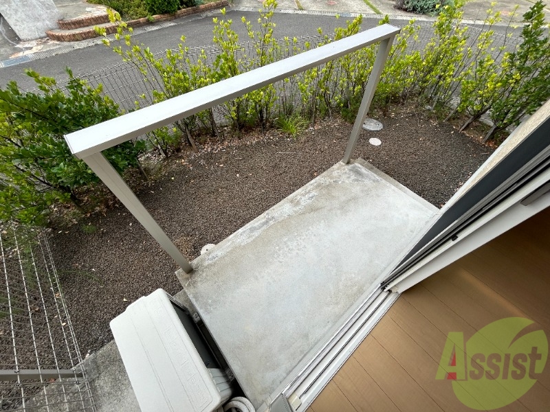 バルコニー　バルコニーは洗濯物がはかどりそうな広さがありますよ。