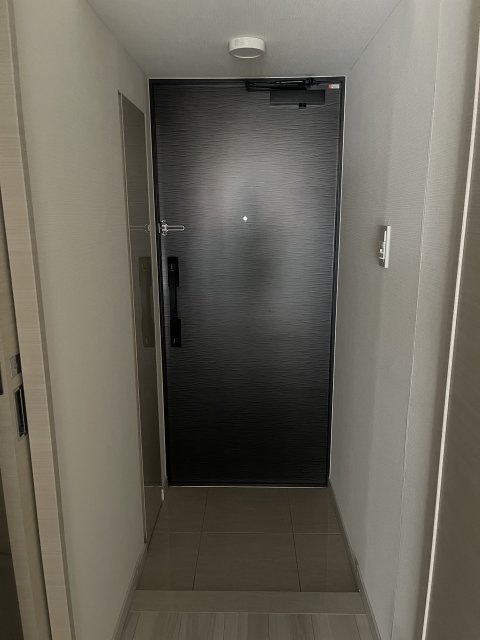 玄関　同物件別号室のものです。