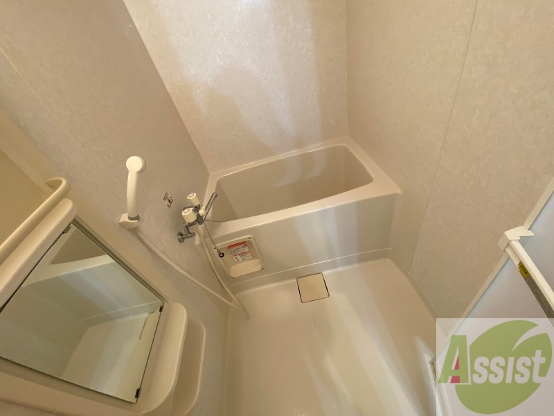 バス・シャワールーム　お風呂になります。一日の疲れを癒してくださいね。