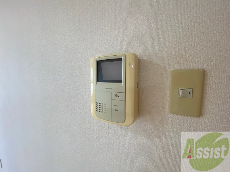 セキュリティ　ＴＶモニター付インターホンです。来客者の顔が見えるので安心！