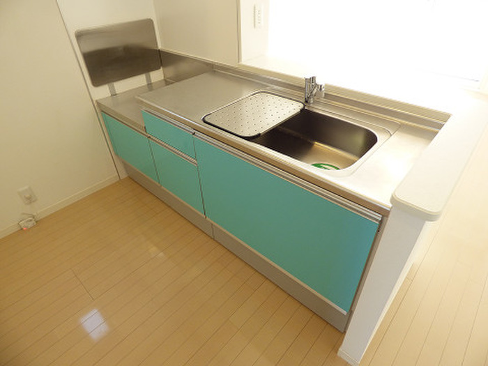 キッチン　※写真は同型タイプ、現況優先。