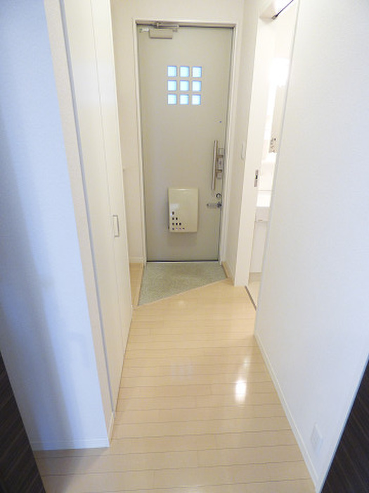 玄関　※写真は同型タイプ、現況優先。