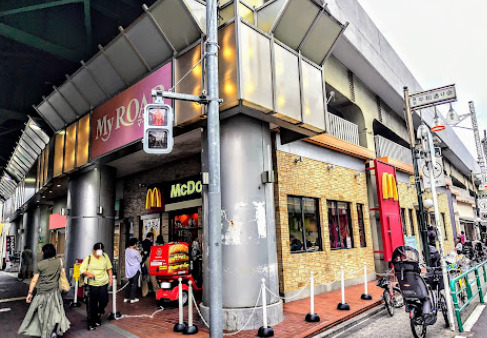 飲食店　マクドナルド 西荻窪店（飲食店）まで153m