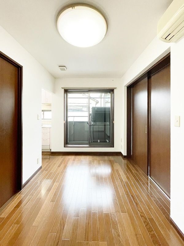 居室・リビング　☆明るい洋室☆