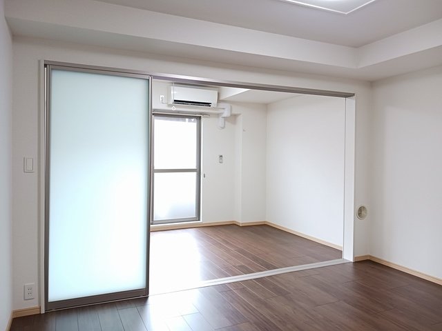 居室・リビング　こちらの居間で趣味の時間をお楽しみください