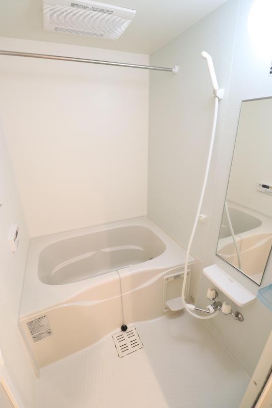 バス・シャワールーム　2　追い焚き、浴室乾燥機付きバス