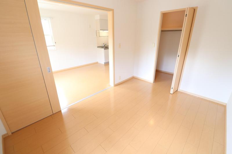 収納　リビング隣　洋室6帖の収納とお部屋