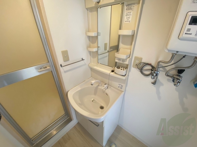 洗面設備　洗面台。身支度にはかかせないですよね～。