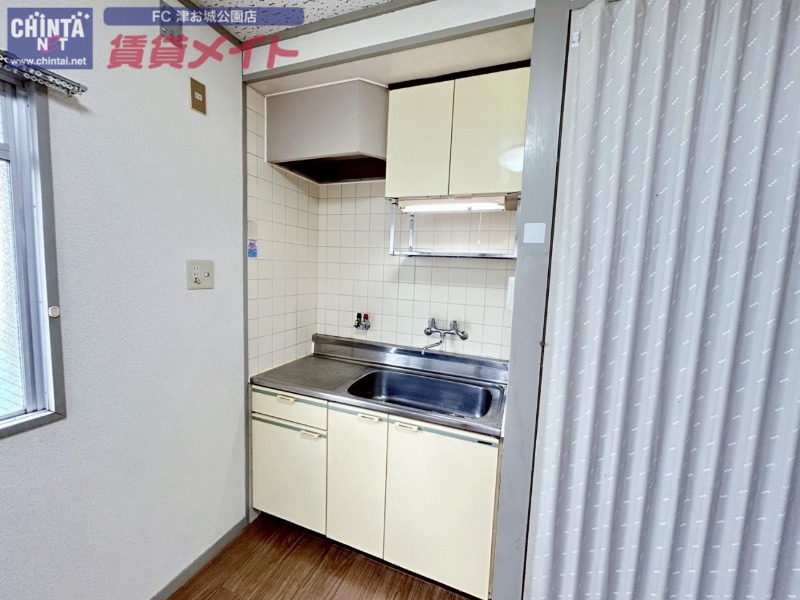 キッチン　同じ物件、別部屋の写真です