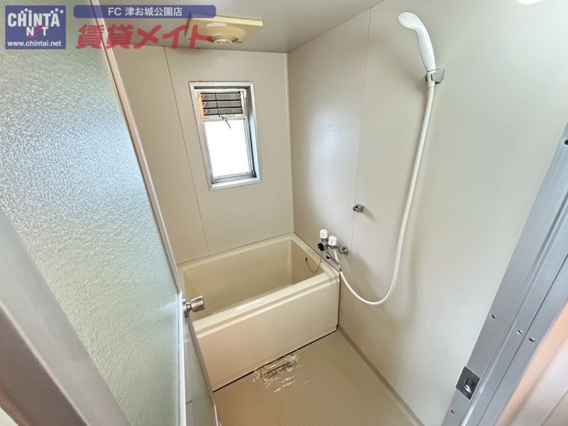 バス・シャワールーム　同じ物件、別部屋の写真です