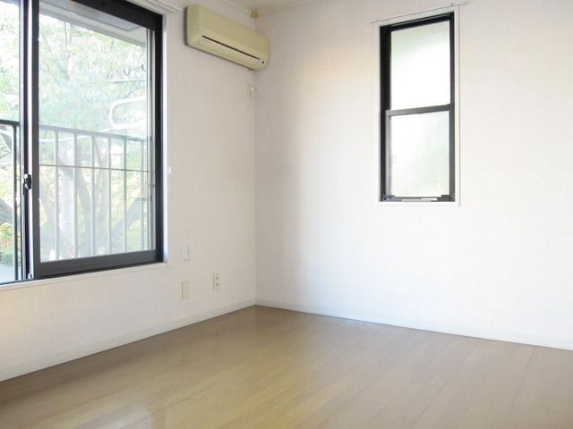 居室・リビング　室内