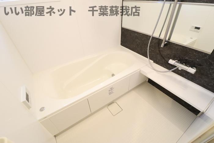 バス・シャワールーム　落ち着いた空間のお風呂です